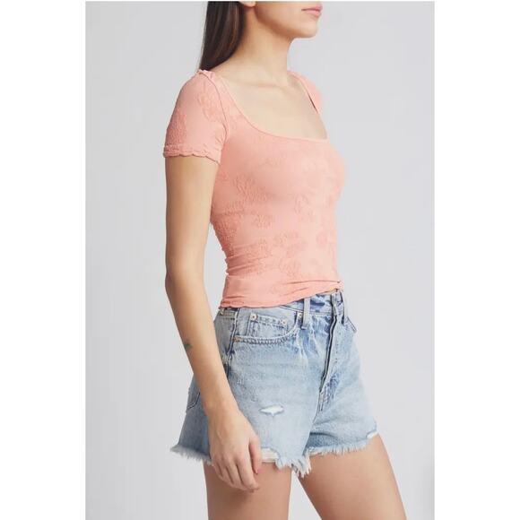NWT FREE PEOPLE SEND LOVE TOP, TEXTURED FLORAL DESIGN CORAL TONE WO'S SIZE M/L - Picture 1 of 6